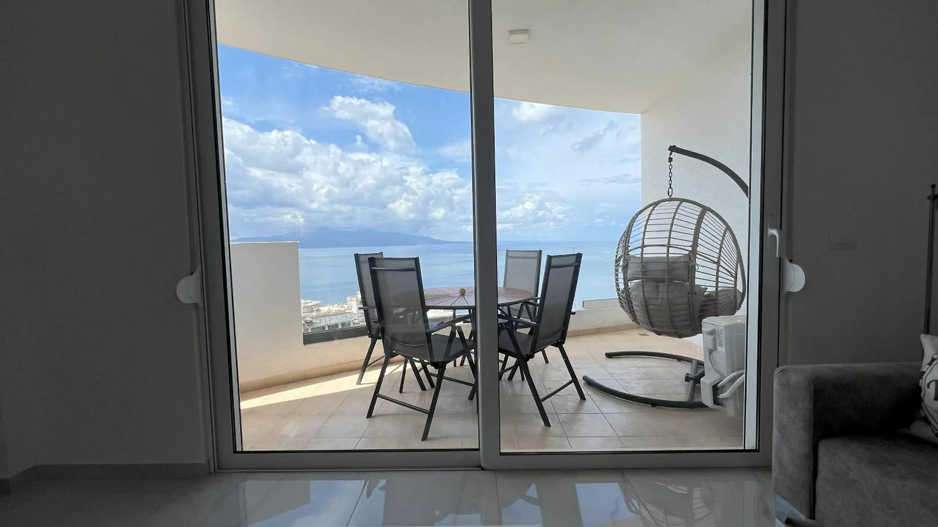 Casa Saraci White Residence 1 Sarande Albania