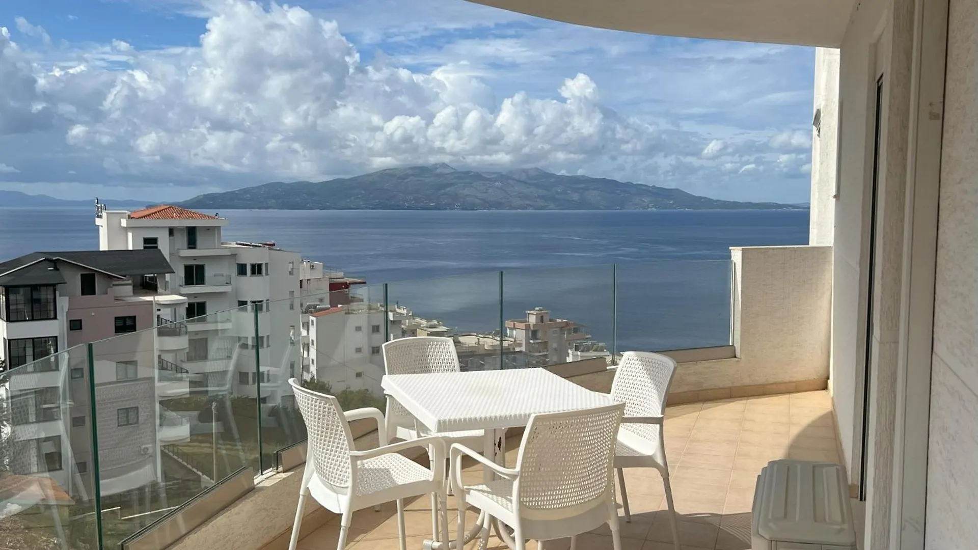 Casa Saraci White Residence 1 Sarande Apartment