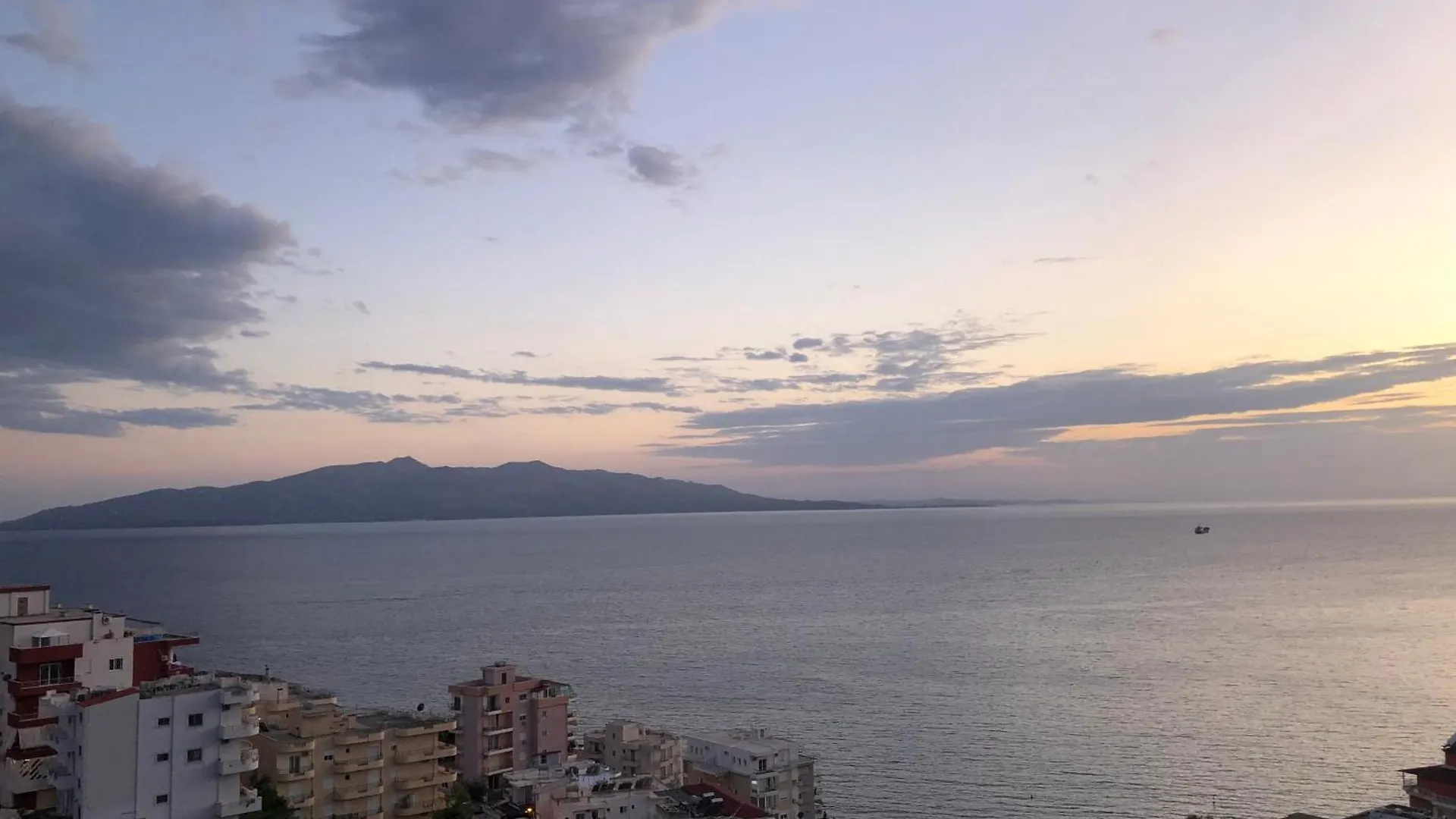 Casa Saraci White Residence 1 Sarande Apartment