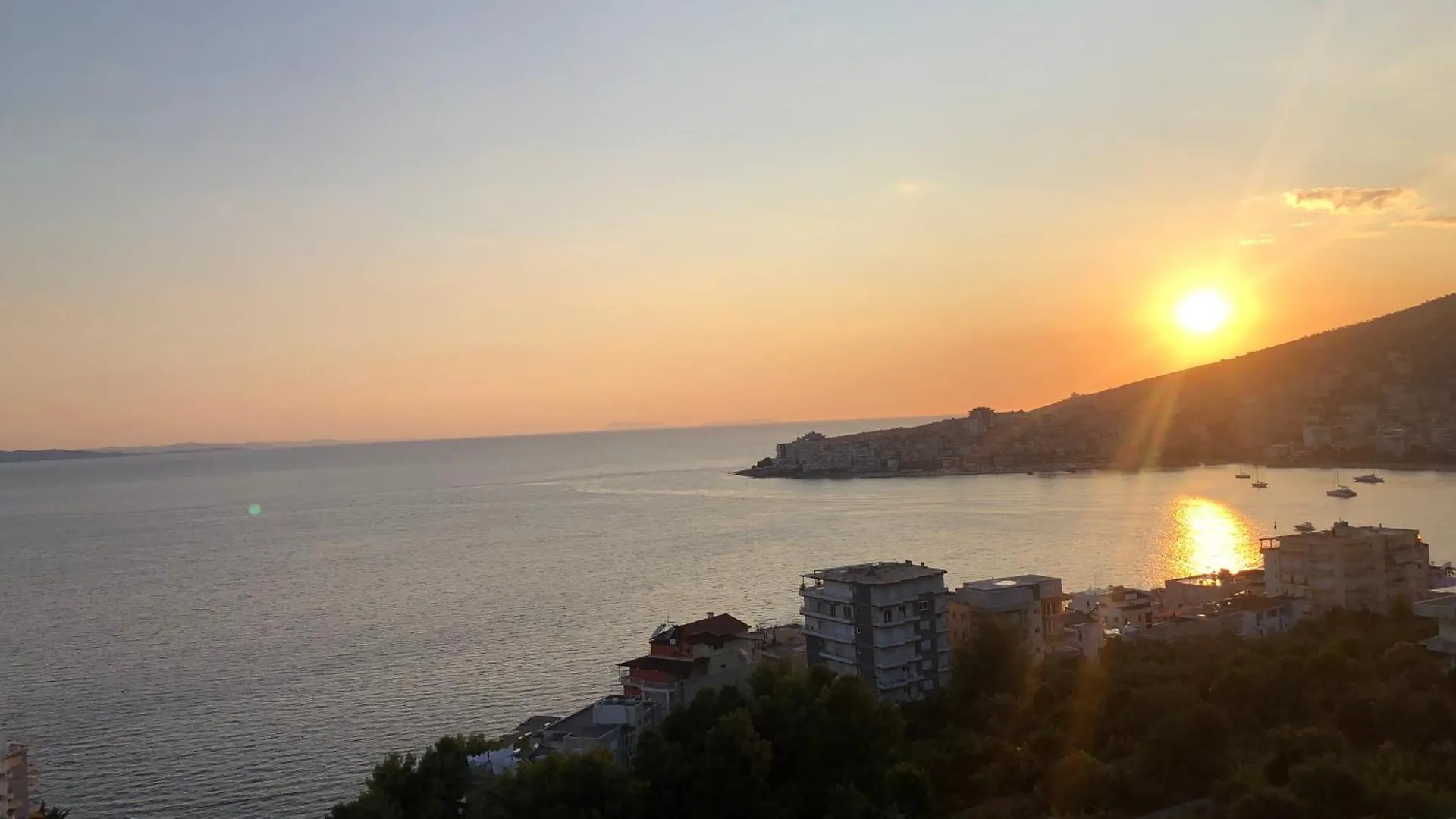 Casa Saraci White Residence 1 Sarande